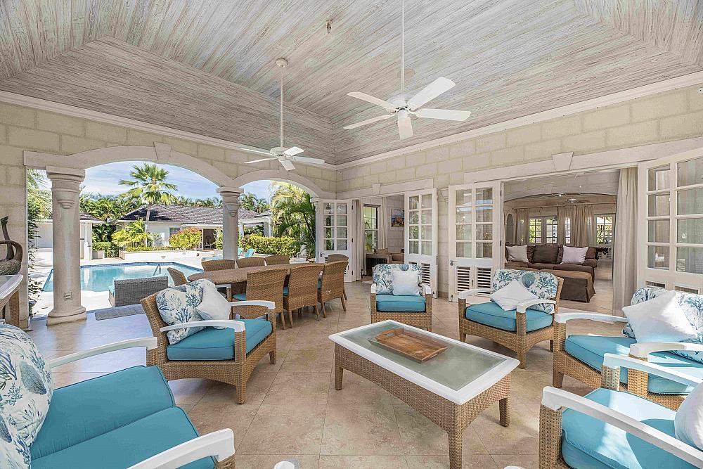 Covered patio at Carlton Ridge