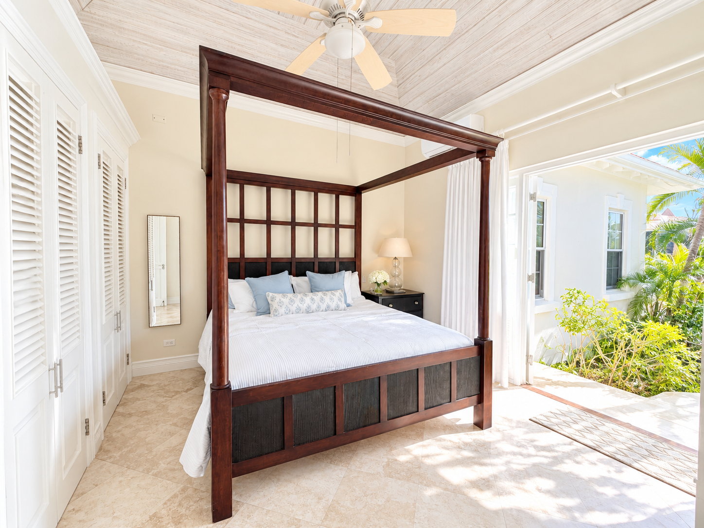 Poolside Guest Suite